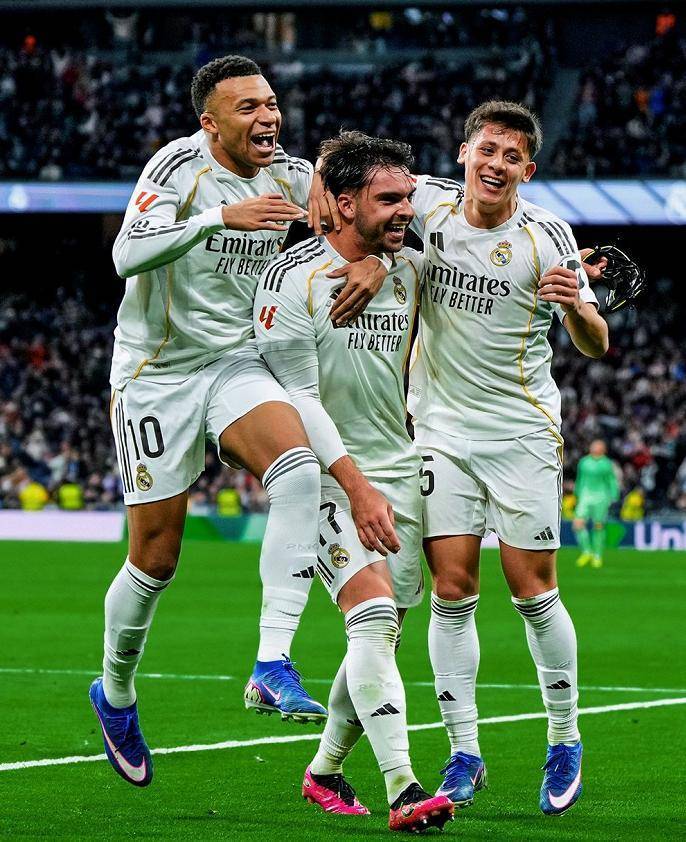 足坛一夜动态：曼联2-0曼城，拜仁造5-1惨案，利物浦创45年耻辱纪录